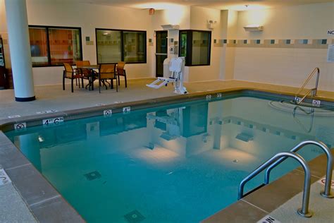 clarksville hotels with indoor pools